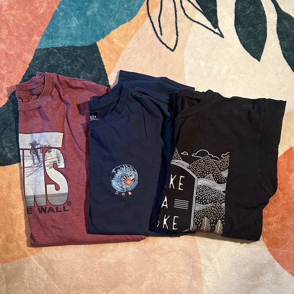 Men's Small graphic short sleeve shirts. Bundle x 3